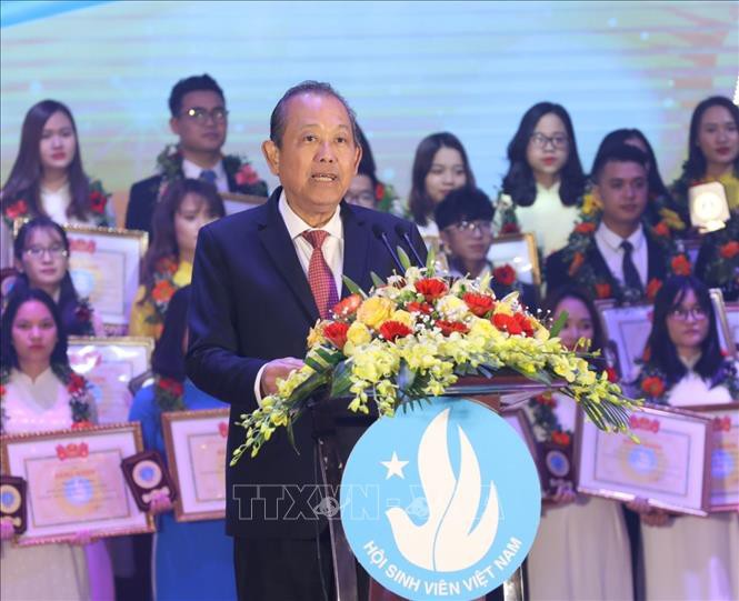 发挥大学生的智慧和冲击精神